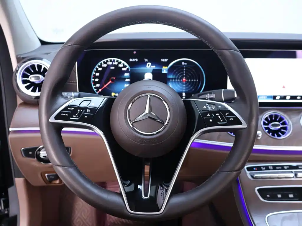 Mercedes-Benz E-Class — миниатюра 16