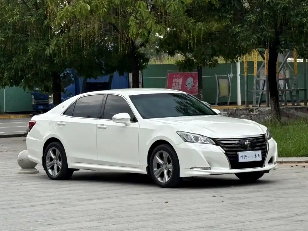 Toyota Crown — миниатюра 3