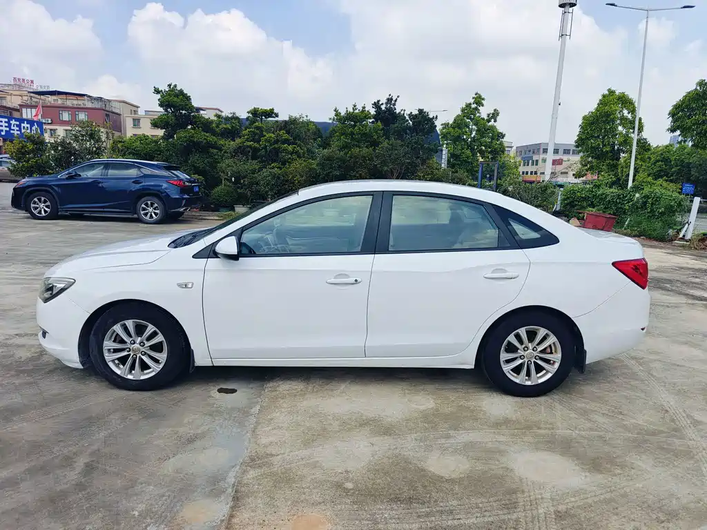 Buick Excelle — миниатюра 4