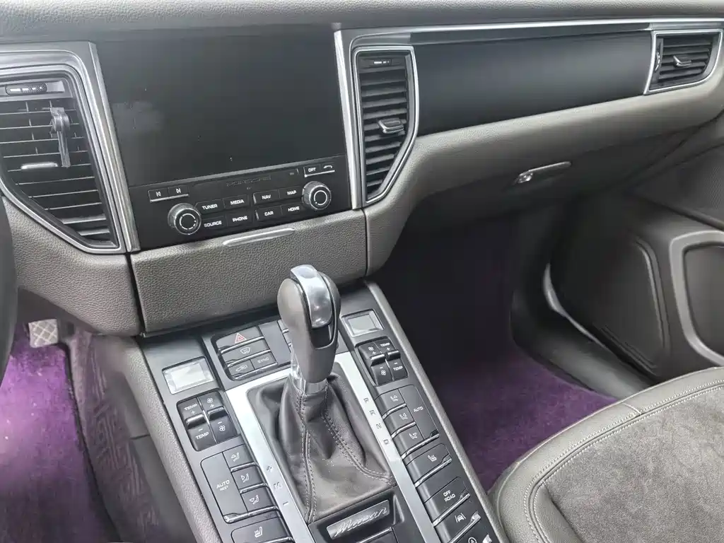 Porsche Macan — миниатюра 7