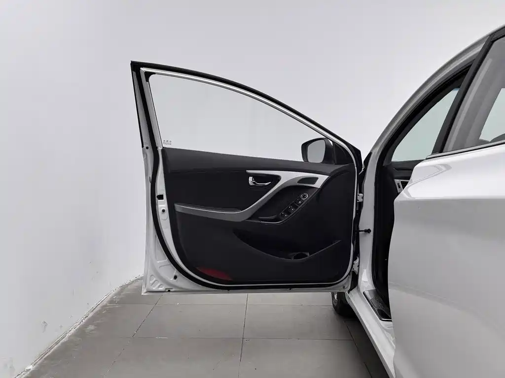 Hyundai Elantra Langdong — миниатюра 8