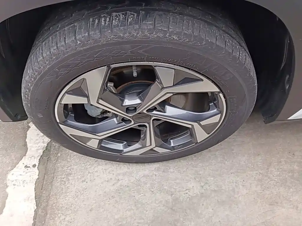 Geely Boyue L — миниатюра 23