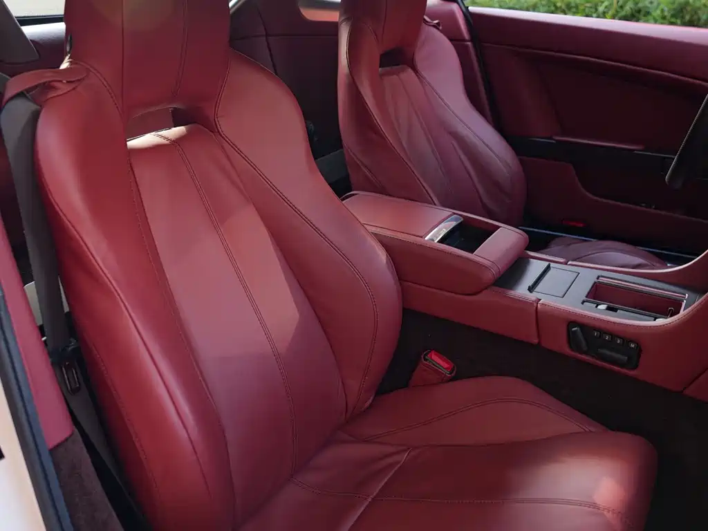 Aston Martin V8 Vantage — миниатюра 12