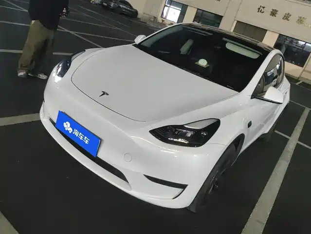 TESLA MODEL Y 2024