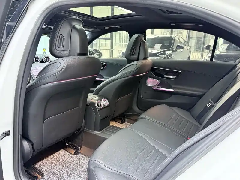 Mercedes-Benz C-Class — миниатюра 7