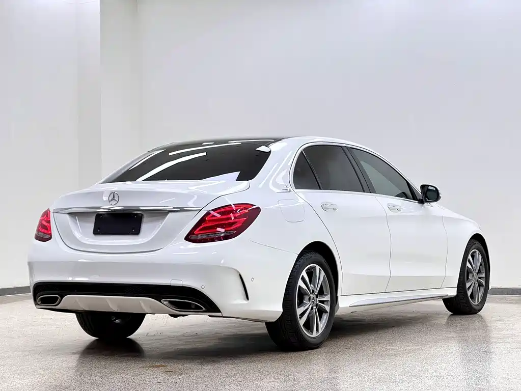 Mercedes-Benz C-Class — миниатюра 4