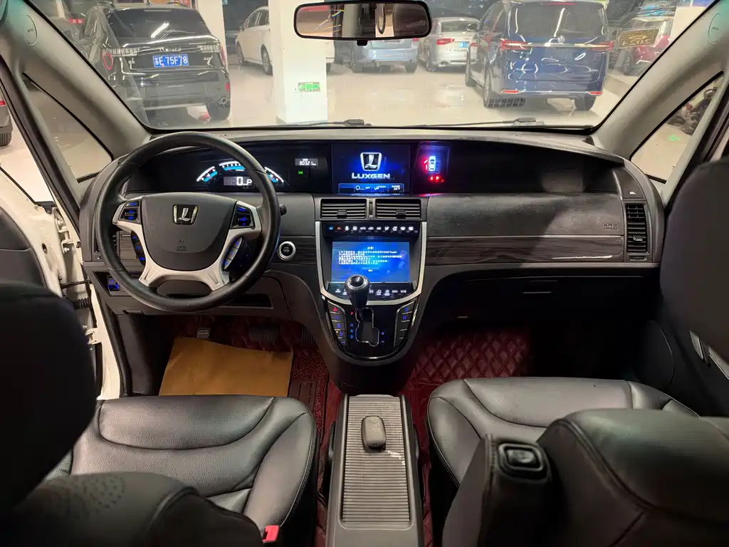 Luxgen Big 7 MPV — миниатюра 10