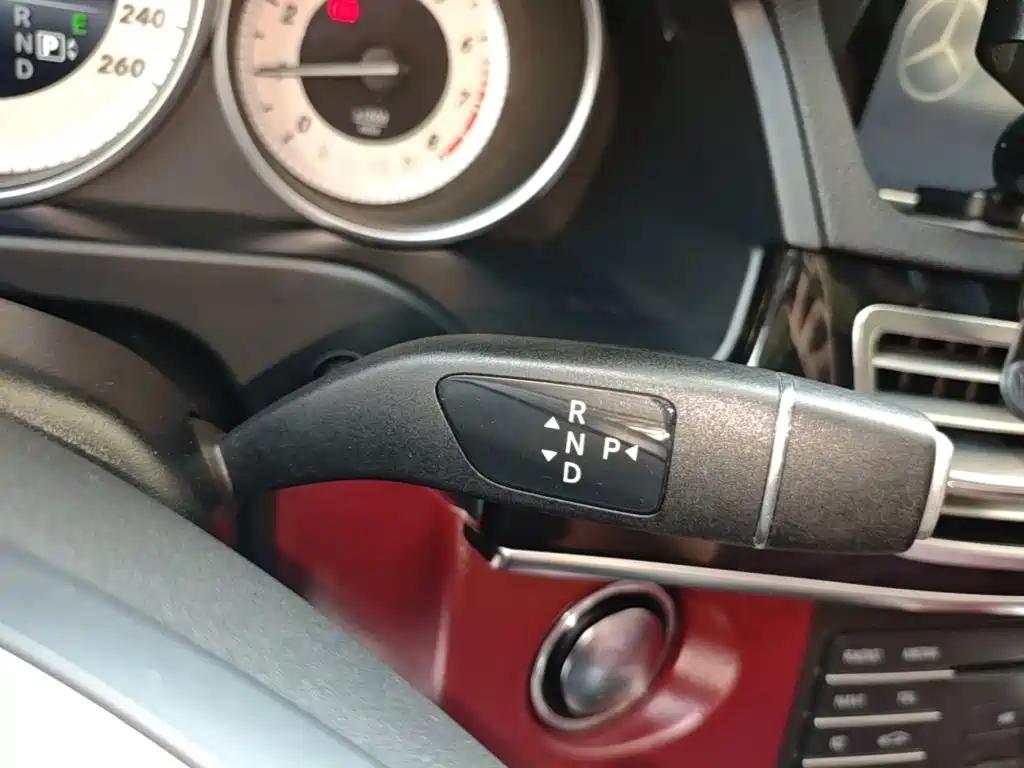 Mercedes-Benz E-Class — миниатюра 14