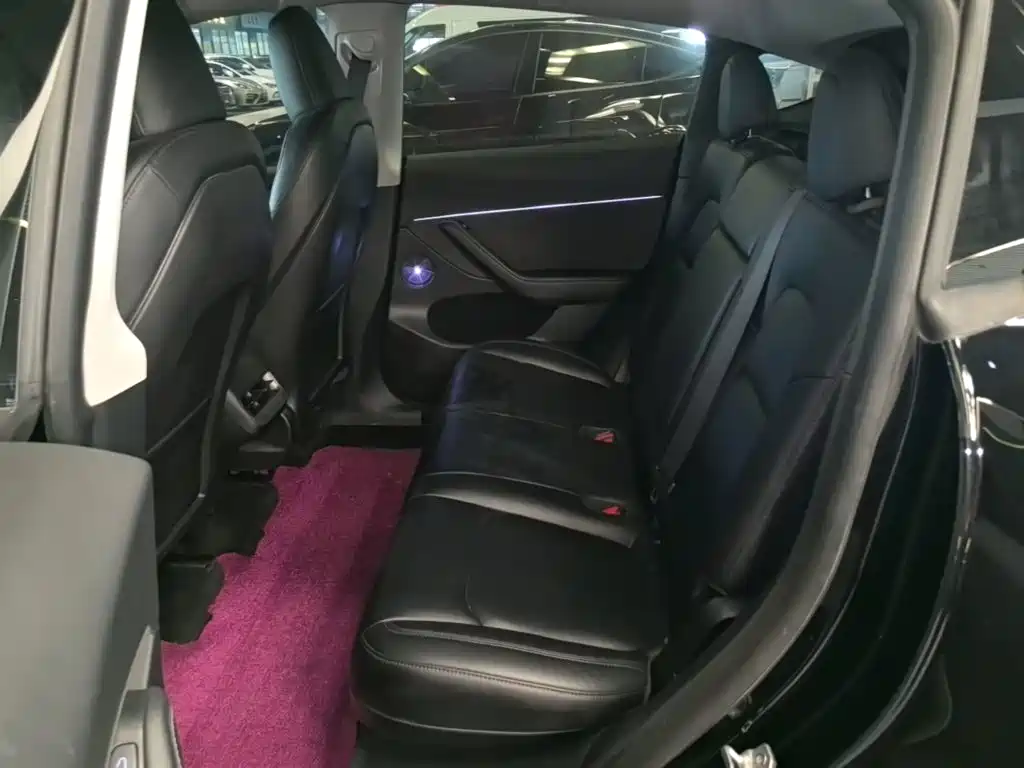 Tesla Model Y — миниатюра 17