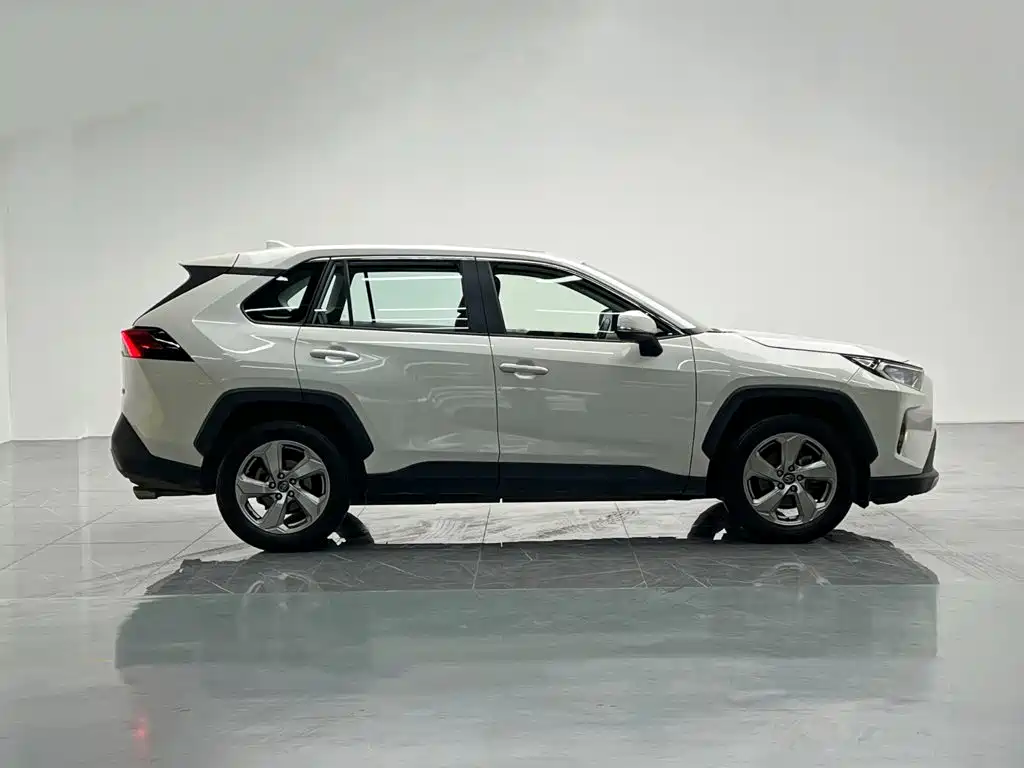 Toyota RAV4 — миниатюра 7