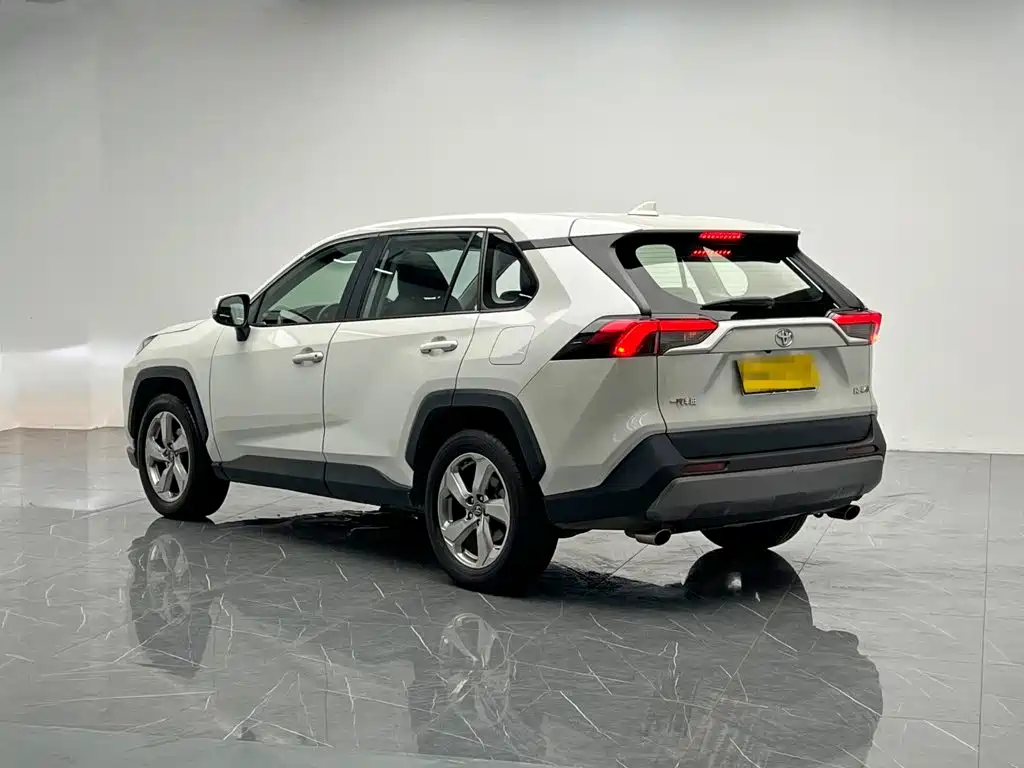 Toyota RAV4 — миниатюра 4
