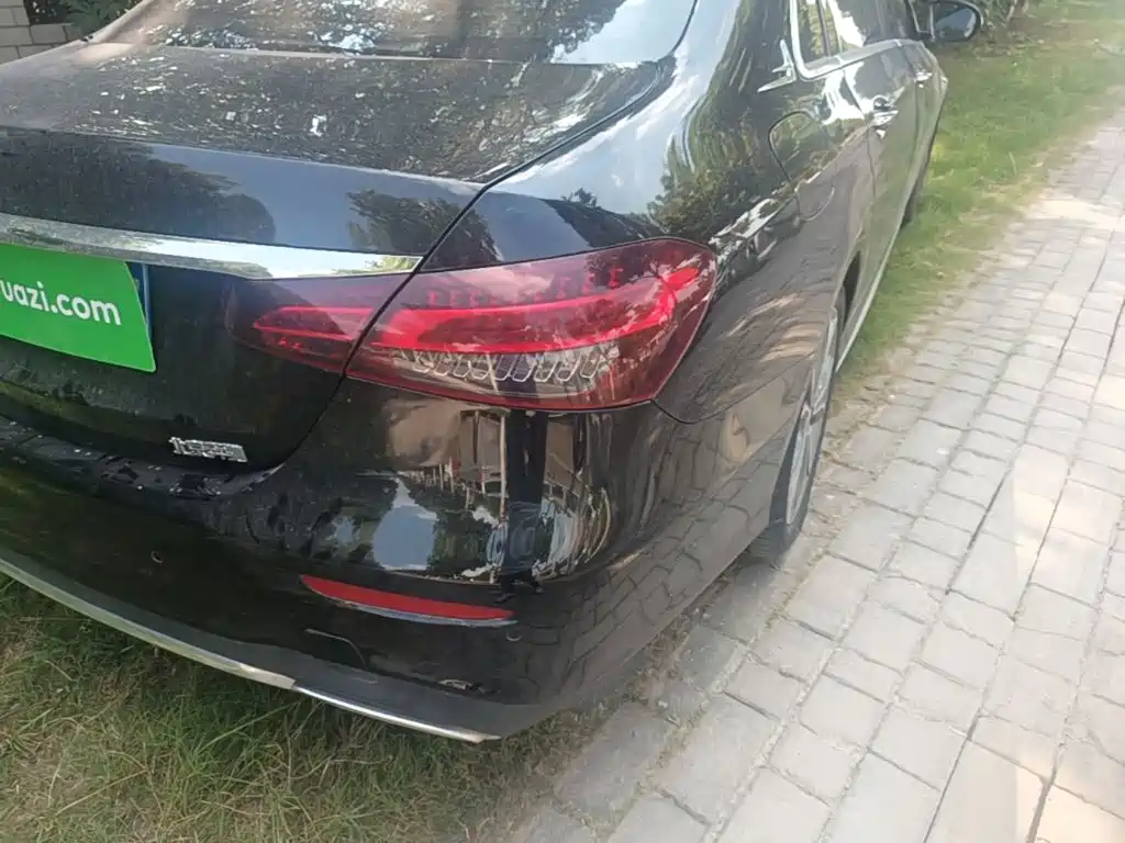 Mercedes-Benz E-Class — миниатюра 8