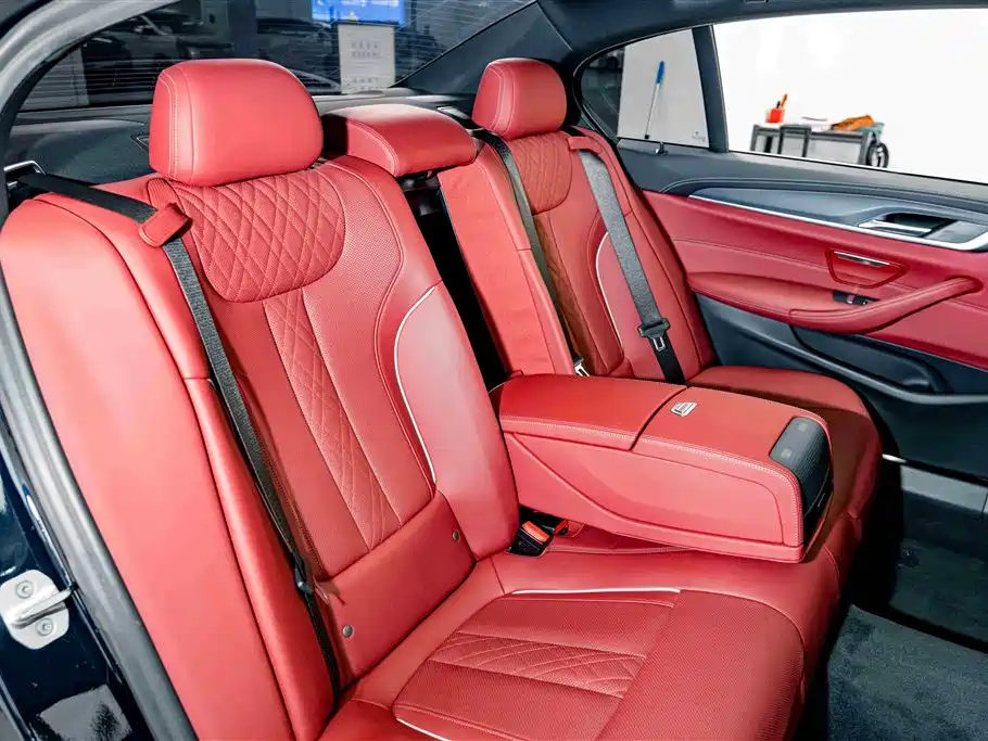 BMW 5 Series New Energy — миниатюра 21