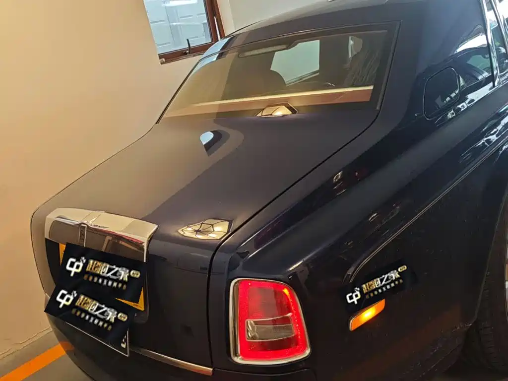 Rolls-Royce Phantom — миниатюра 5