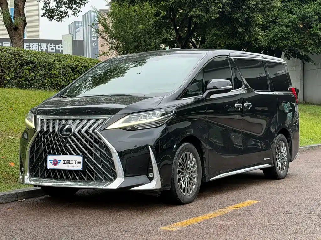Lexus LM