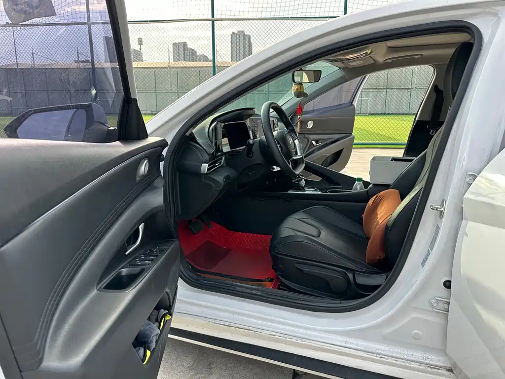 Hyundai Elantra — миниатюра 10