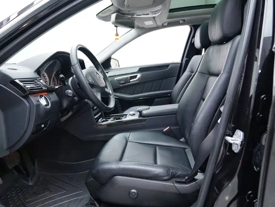 Mercedes-Benz E-Class — миниатюра 6