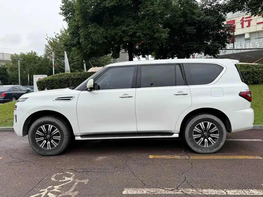 Nissan Patrol — миниатюра 3