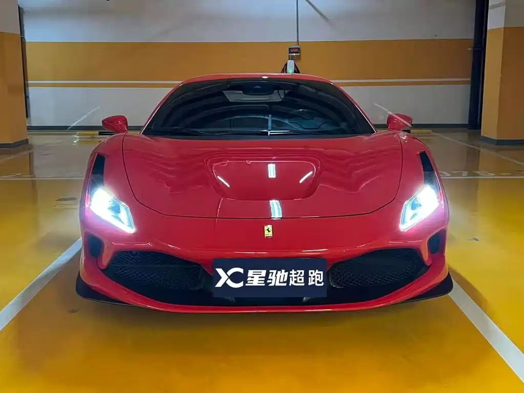 FERRARI F8