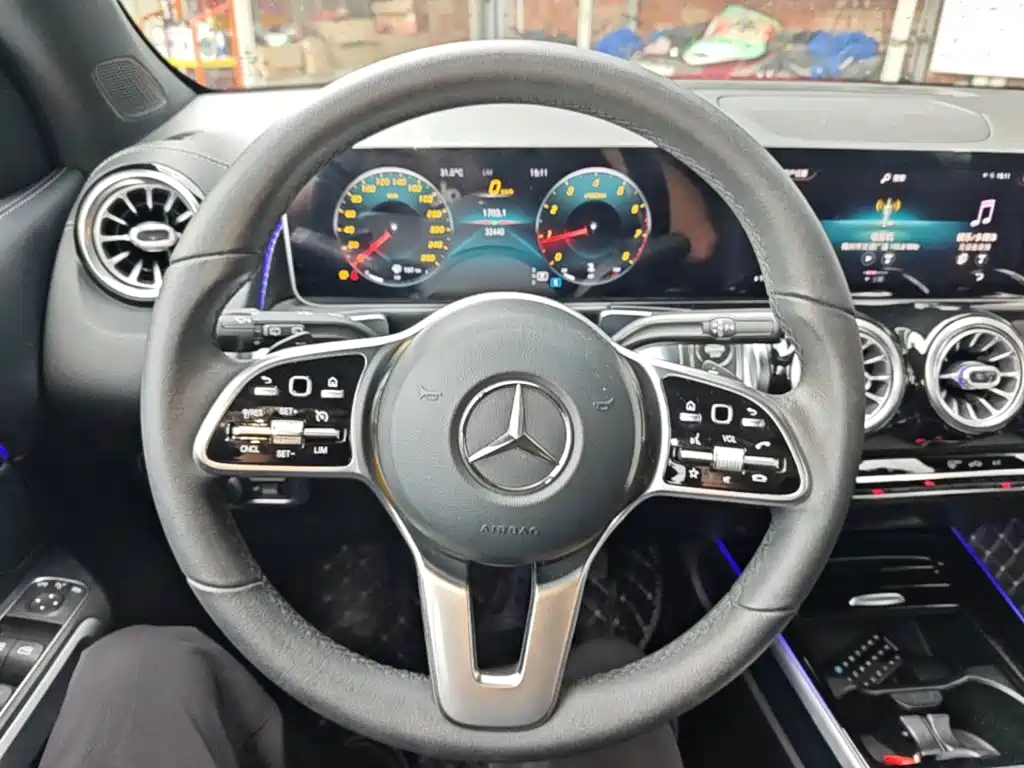 Mercedes-Benz GLB — миниатюра 11