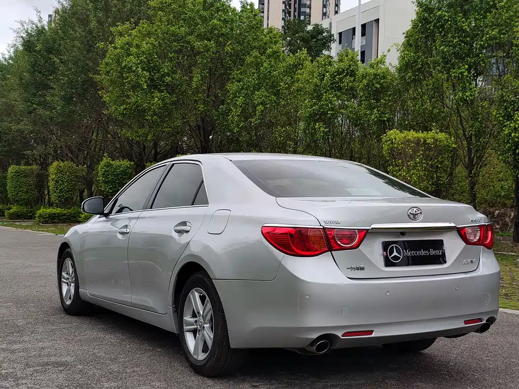 Toyota Reiz — миниатюра 5