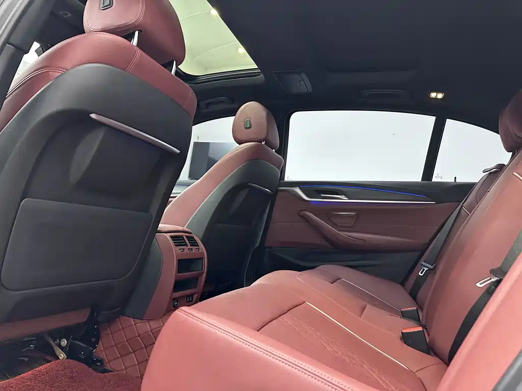 BMW 5 Series — миниатюра 14