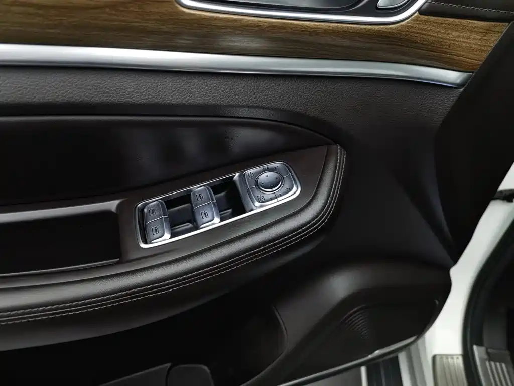 Roewe RX8 — миниатюра 9