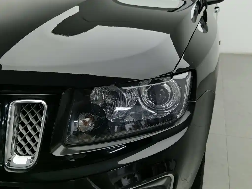 Jeep Compass (Import) — миниатюра 7