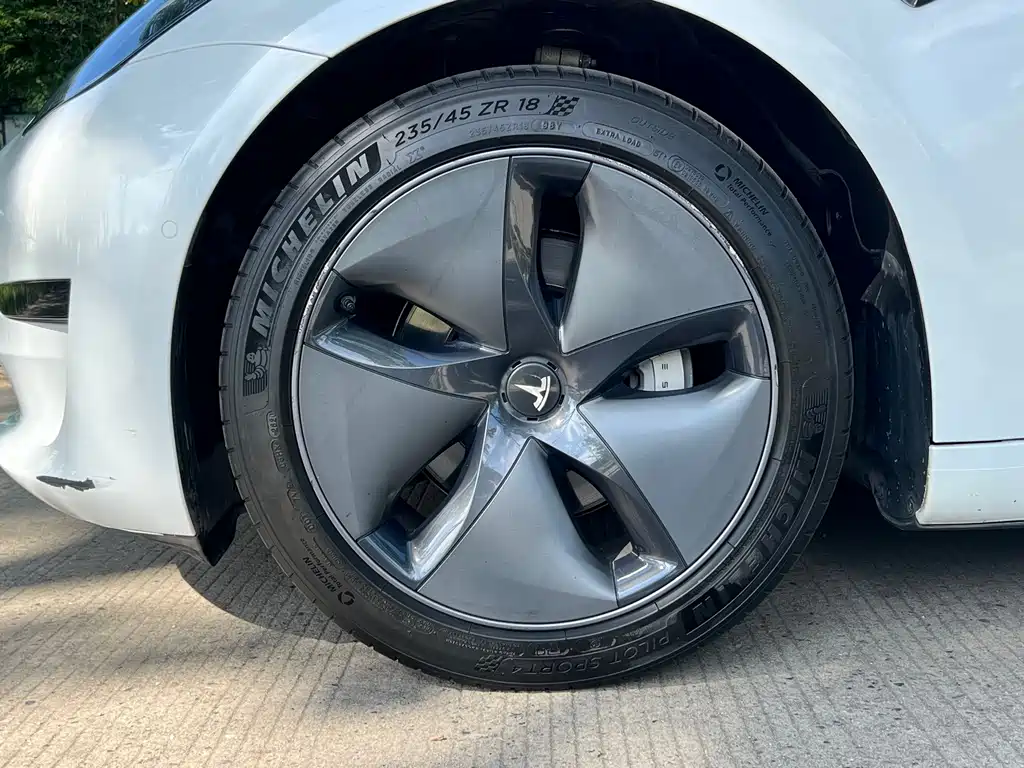 Tesla Model 3 — миниатюра 15