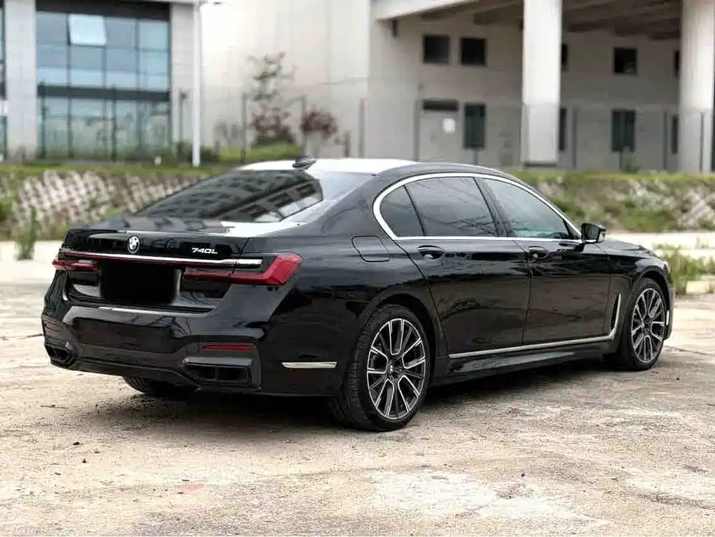 BMW 7 Series — миниатюра 5