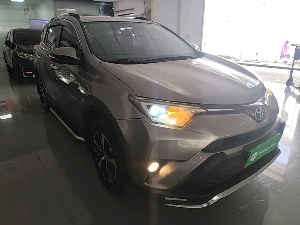 Toyota RAV4 — миниатюра 4