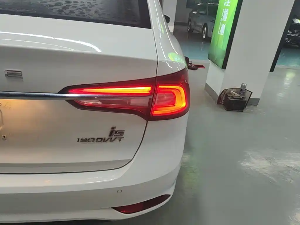 Roewe i5 — миниатюра 8
