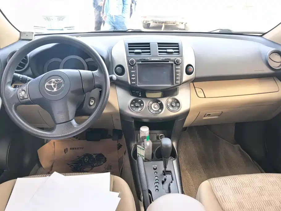 Toyota RAV4 — миниатюра 12