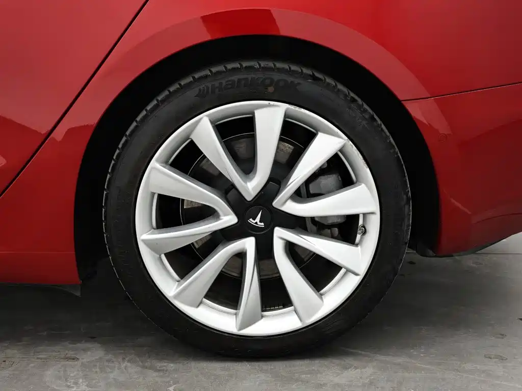 Tesla Model 3 — миниатюра 11