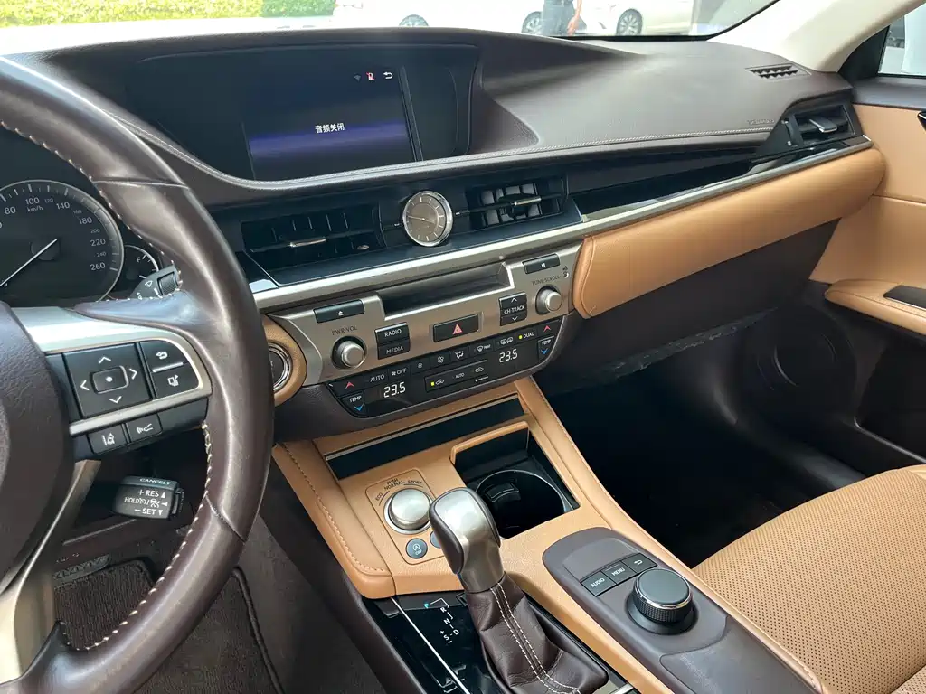 Lexus ES — миниатюра 14