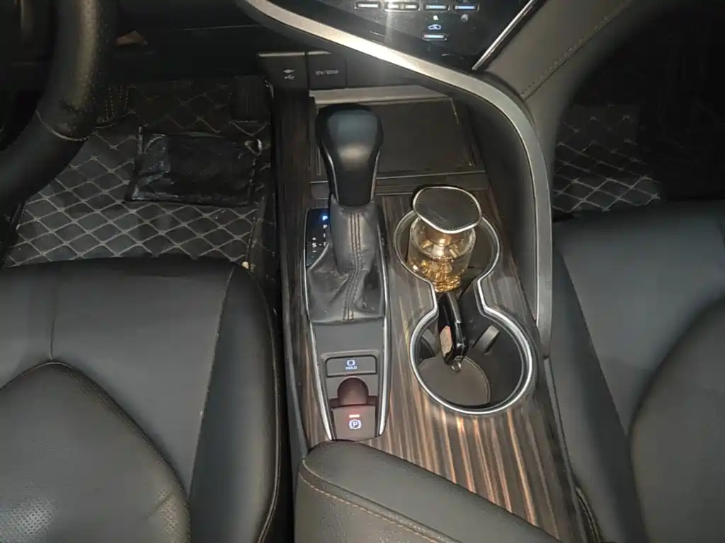 Toyota Camry — миниатюра 14