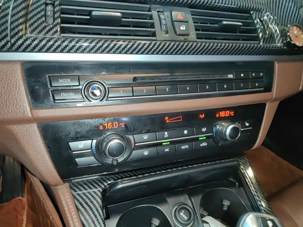 BMW 5 Series — миниатюра 13