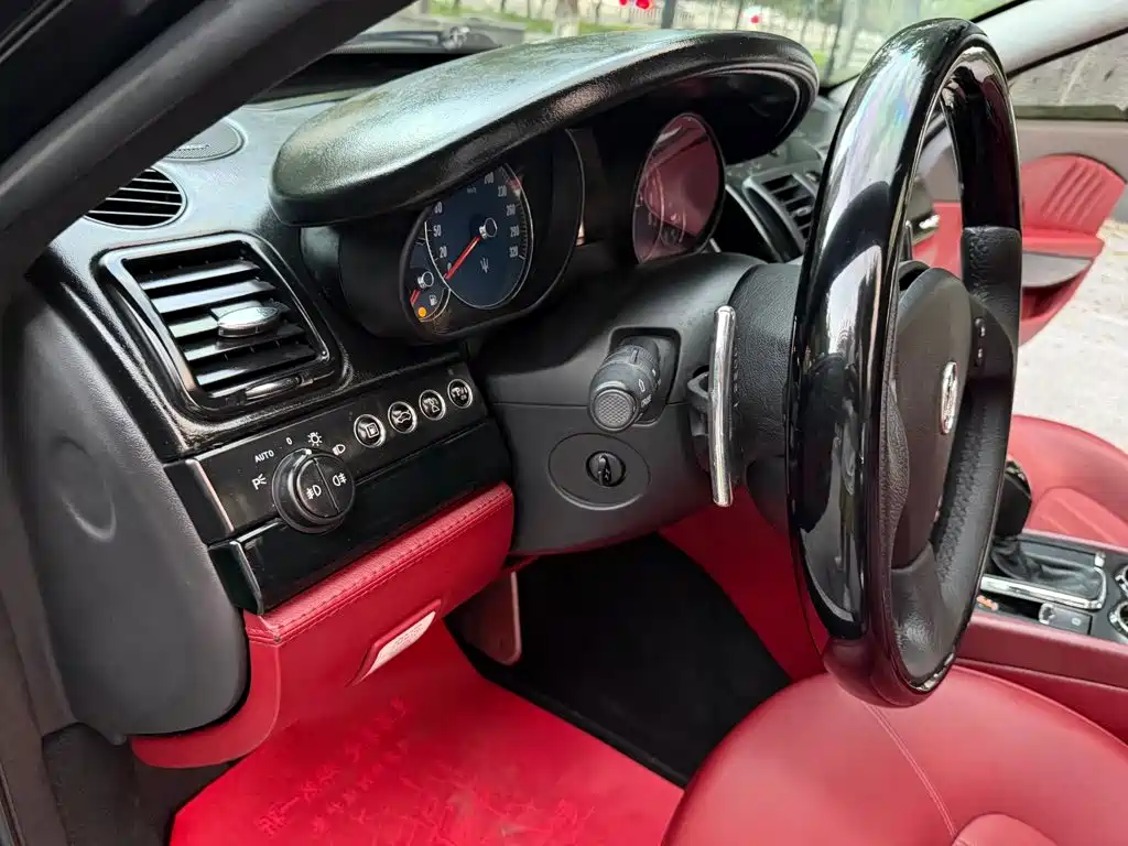 Maserati Quattroporte — миниатюра 18