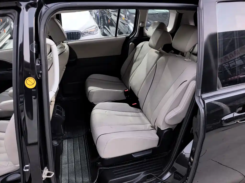 Mazda 5 — миниатюра 9