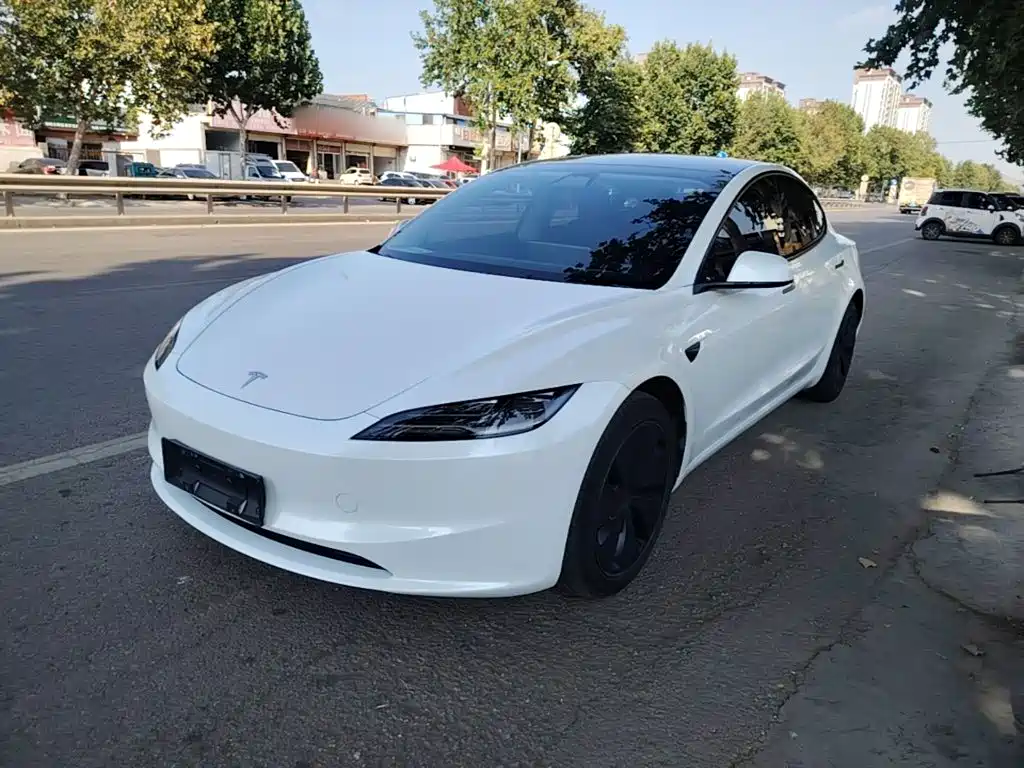 Tesla Model 3 — миниатюра 2