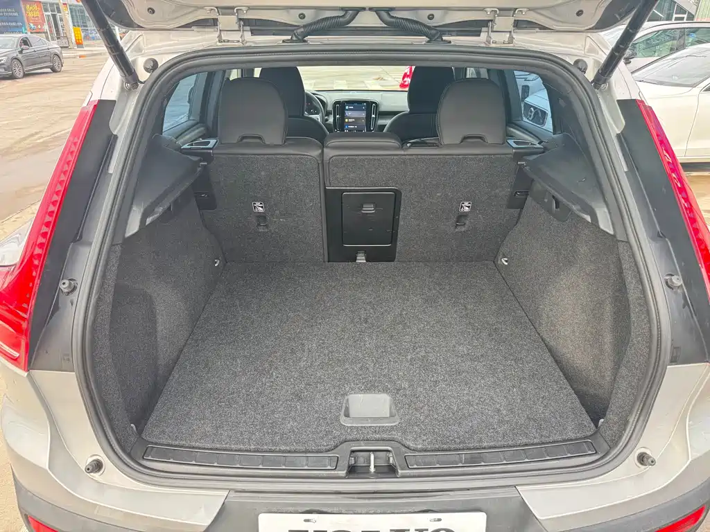 Volvo XC40 — миниатюра 9