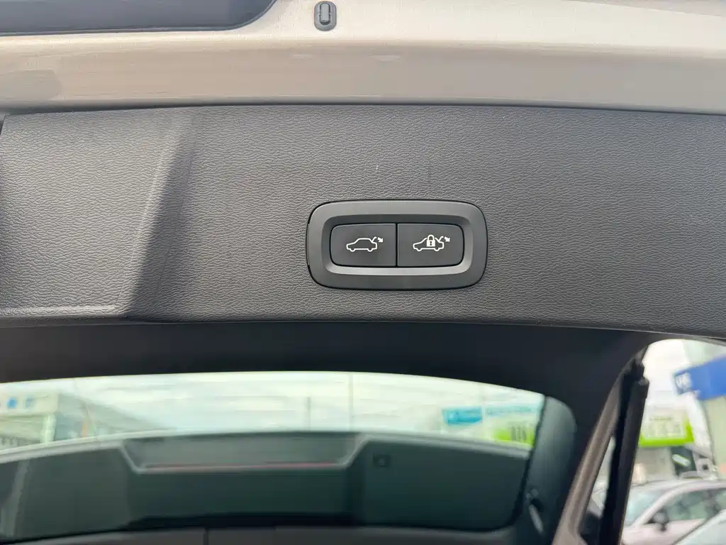 Volvo XC40 — миниатюра 10