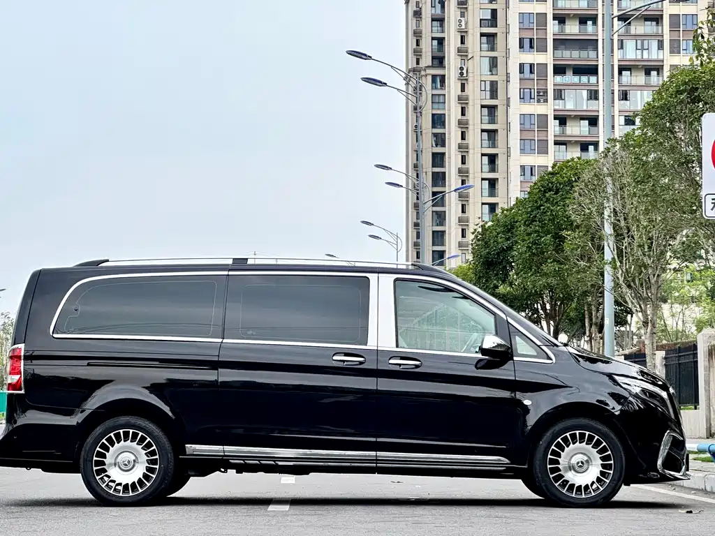 Mercedes-Benz Vito 2021 2.0T Elite 7 мест