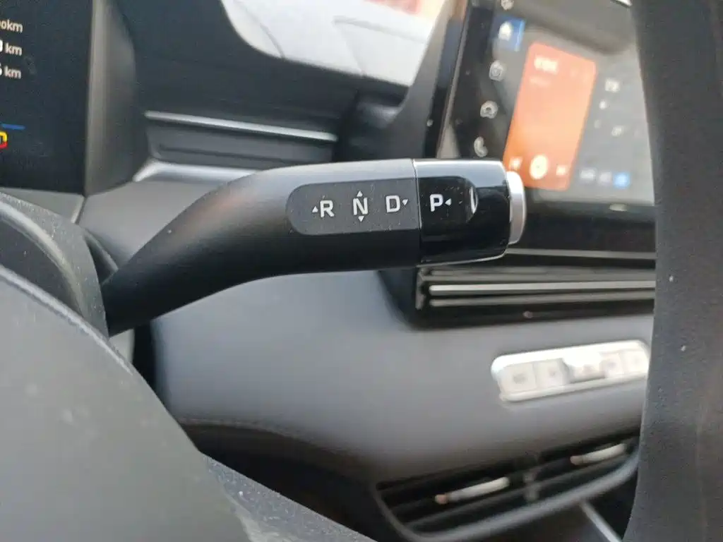 Roewe Young Wai D6 — миниатюра 11