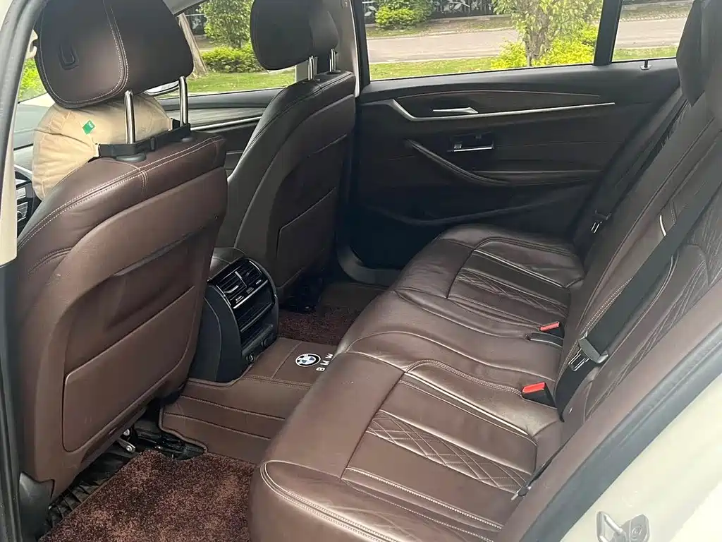BMW 5 Series — миниатюра 8