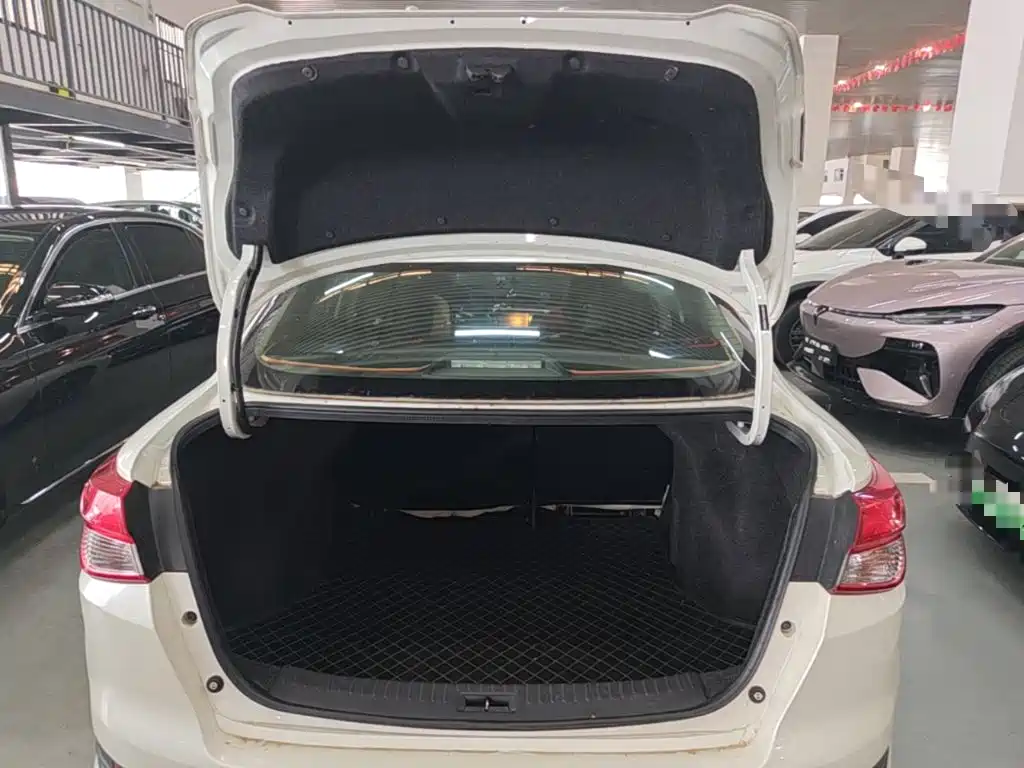 Nissan Bluebird — миниатюра 19