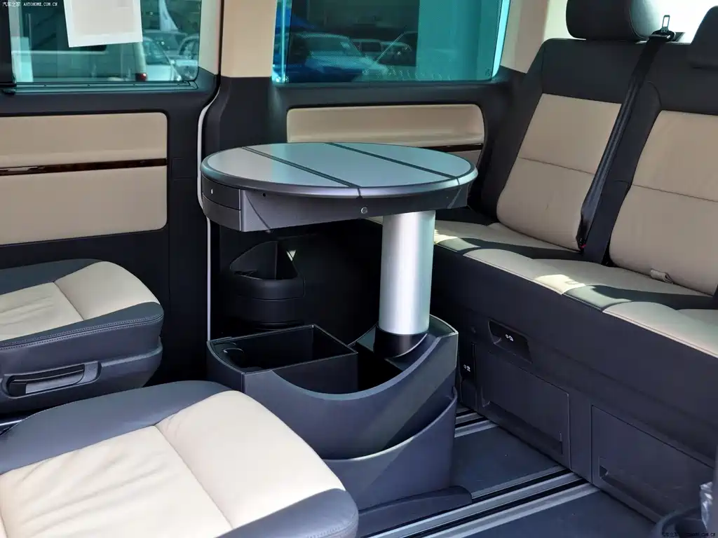 Volkswagen Multivan — миниатюра 5