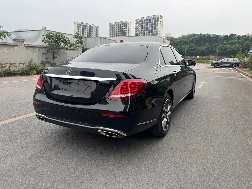 Mercedes-Benz E-Class — миниатюра 9