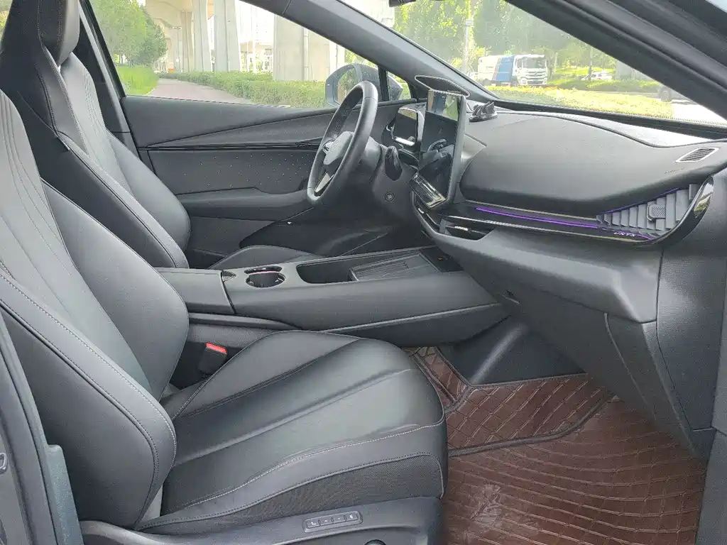 Volkswagen 06 2025 Ultra