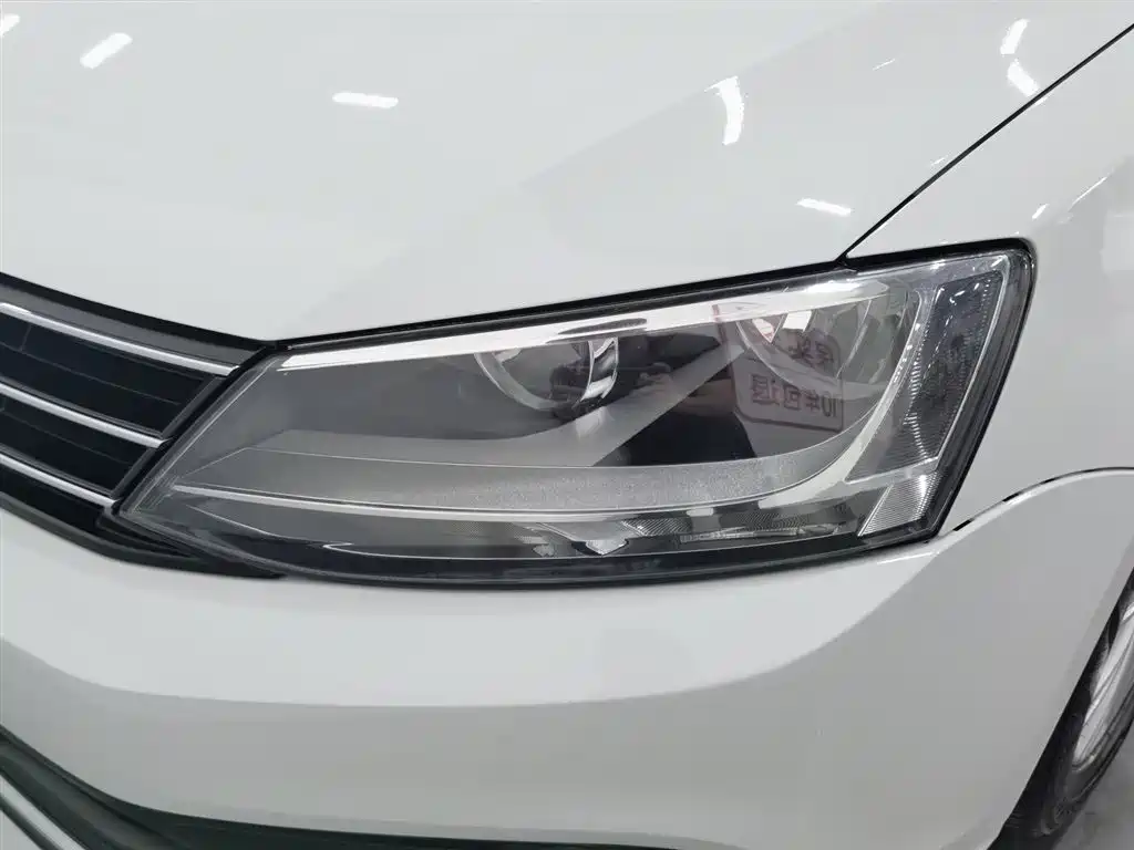 Volkswagen Sagitar 2015 1.6L AT Comfort